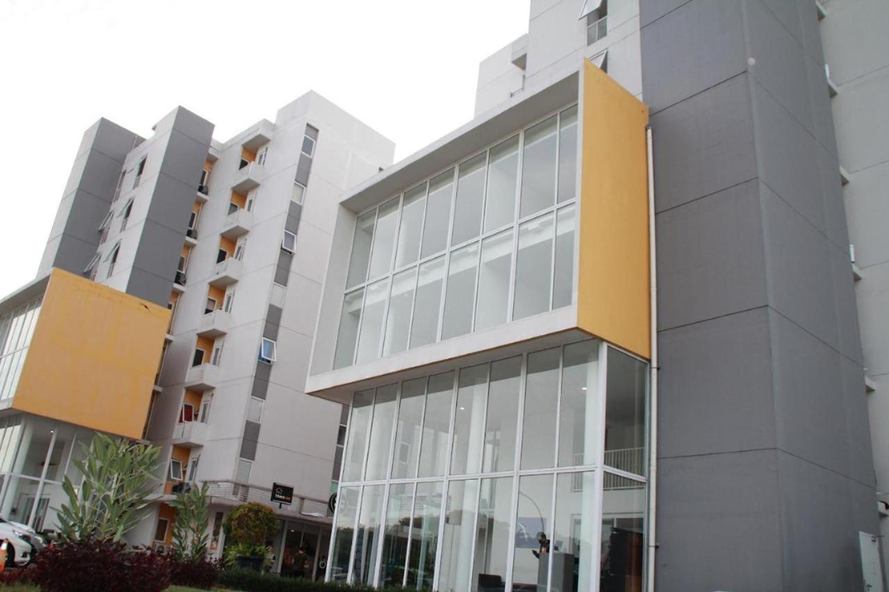 Barata Hotel Near Bandara Soekarno Hatta Tangerang Luaran gambar